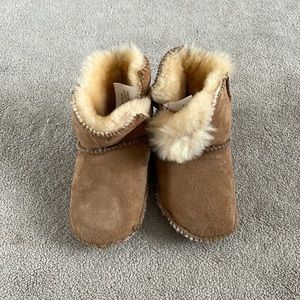 Minnetonka slippers/booties size 5 toddler